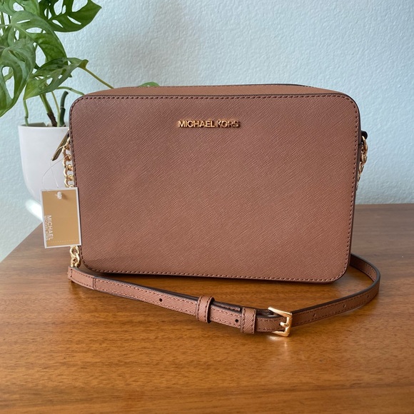 ♦️SOLD♦️ Michael Kors Large Leather Jet Set Item East West Crossbody Brown - Picture 2 of 15